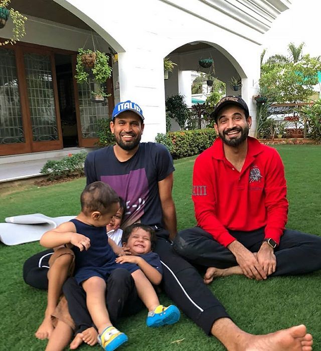 CricUniverse's tweet photo. Irfan &amp; Yusuf with their kids !!
😅
#pathanfamily #ipl2018 #ipl #cricketnews #ipl11 https://t.co/MUVyLEeYgL