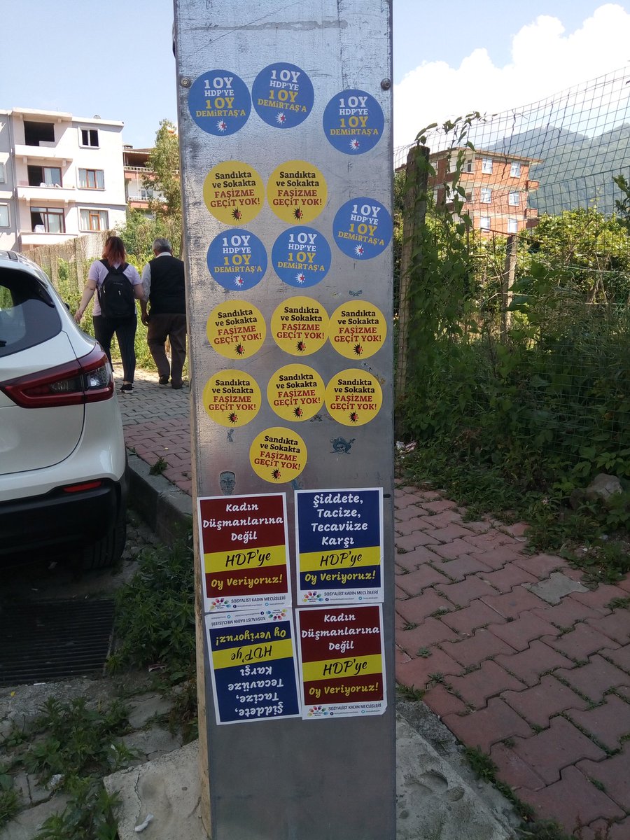 EspHopa's tweet photo. 1 oy HDP ye bir oy Demirtaş'a #SenleDeğişir https://t.co/s6SXnPoqgx