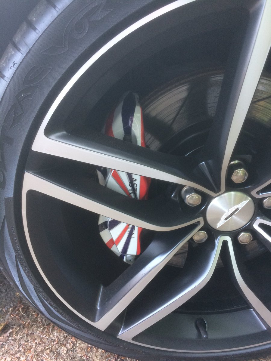rasdevil22's tweet image. Now this is very cool &amp;amp; very clever.... @astonmartin Vantage with Union Jack brake callipers to match the Union Jack wings. #british #makeitunique
