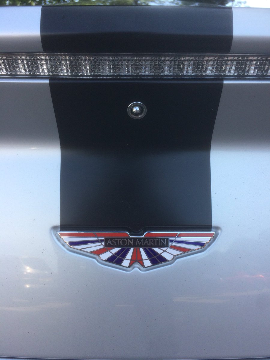 rasdevil22's tweet image. Now this is very cool &amp;amp; very clever.... @astonmartin Vantage with Union Jack brake callipers to match the Union Jack wings. #british #makeitunique