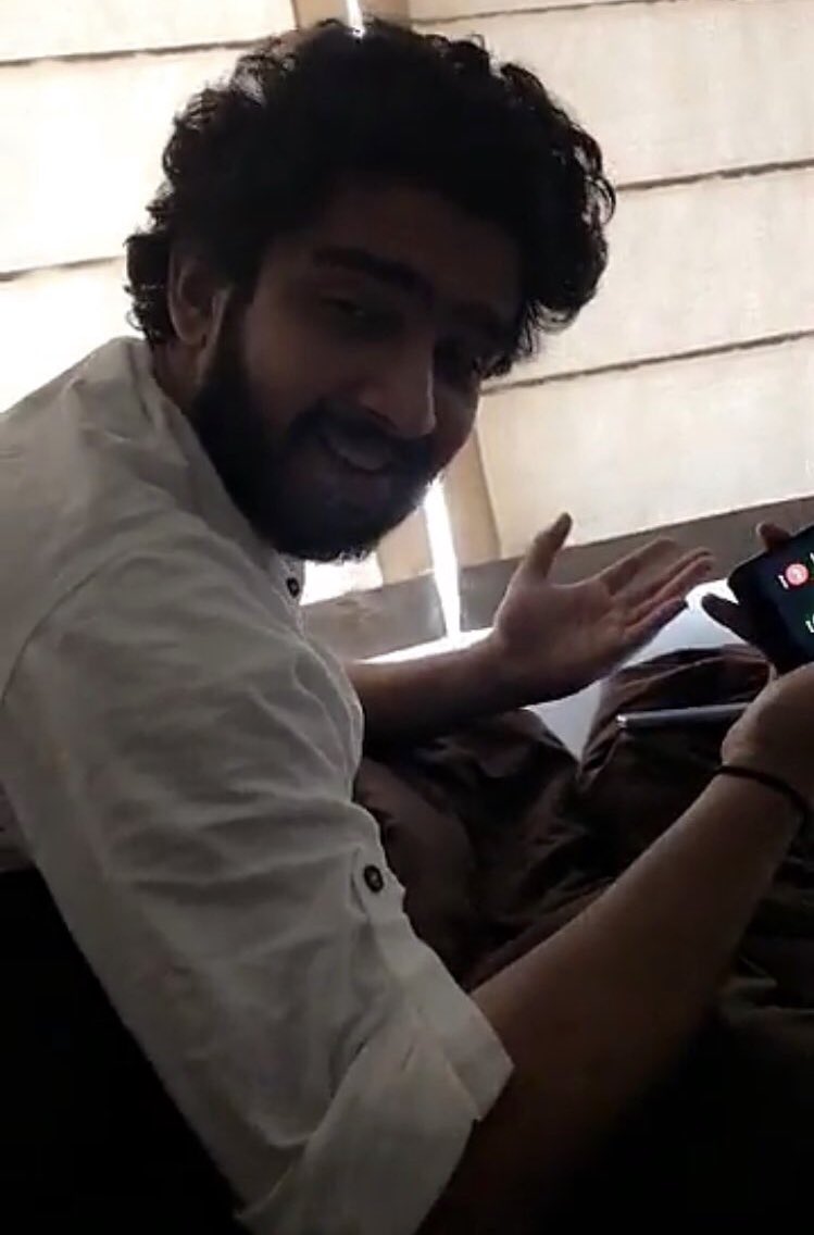 ShivaniPatel23's tweet photo. “Roz raat full full aish lutde
Next sawere phir late uth de”
Remember this #Amlex ?! 🤪
Well, not roz roz, roz roz toh gaana banate hain ;) @AmaalMallik
I can see how efficiently you ignored that call😂😂😂
#JattJaguarDay #AmaalKaBirthday @team_amaalians https://t.co/XVabstInal