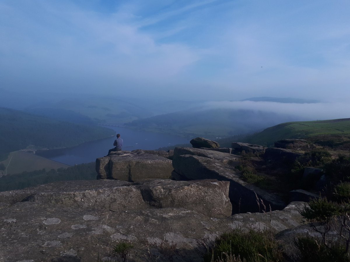 kennyken27's tweet photo. Chilling on #bamfordedge at 6am... then onto #stanagedge before visiting #cutthroatbridge on way back to #ladybower #peakdistrict https://t.co/j2tdIbTeJp