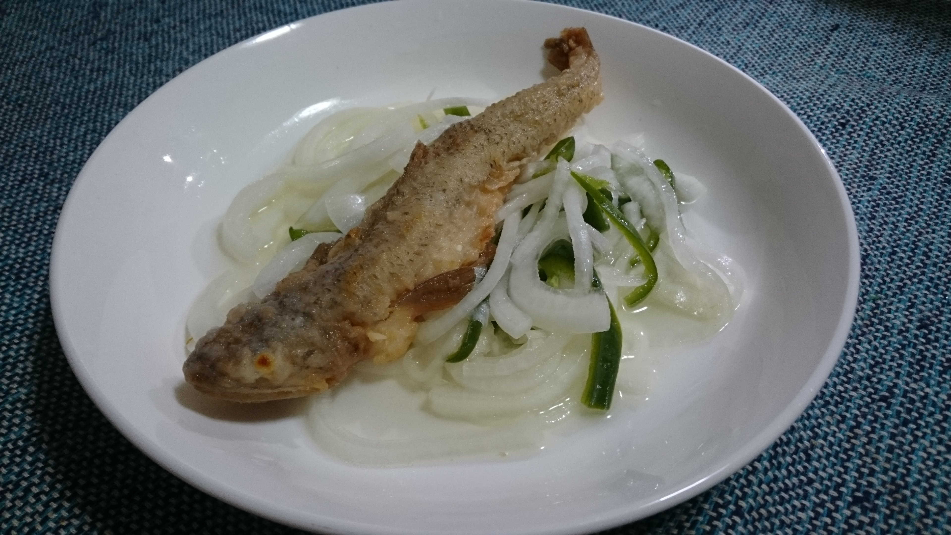 わっさん わっさむチャンネル お試しでエソを南蛮漬けにしてみました 頭から丸ごと食べることができて 味もおいしかったのでまた エソが釣れたら南蛮漬けにします T Co Tpp906wst0 Twitter