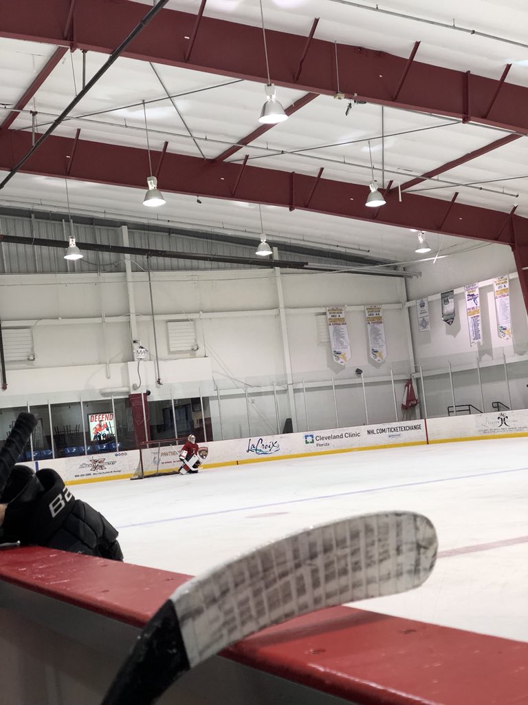 DMATBHockeyClub's tweet photo. While @MikeyMikeWeiner was busy kamikaze icing us at drop in while faking sick, @Danglez44_ finally snuck some pictures of @CStaniscia new full setup from @GilbyDesigns &amp; #Battram courtesy of the @BeerLeagueTalk @WestyAward 🏒😍🌴🚗 https://t.co/VBnSPQqsvz