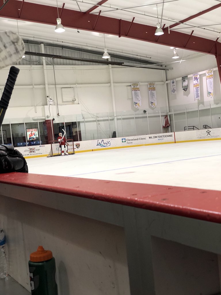 DMATBHockeyClub's tweet photo. While @MikeyMikeWeiner was busy kamikaze icing us at drop in while faking sick, @Danglez44_ finally snuck some pictures of @CStaniscia new full setup from @GilbyDesigns &amp; #Battram courtesy of the @BeerLeagueTalk @WestyAward 🏒😍🌴🚗 https://t.co/VBnSPQqsvz