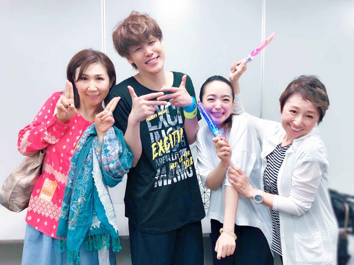 潘めぐみ Han Megumi V Twitter Exciting Mamoru Miyano Arena Live Tour 18 マモさん いつもありがとう そして 本当におめでとう T Co Ocscz3ohkm みんな を まもる みやのまもる みんな が みまもる みやのまもる 宮野真守 高橋
