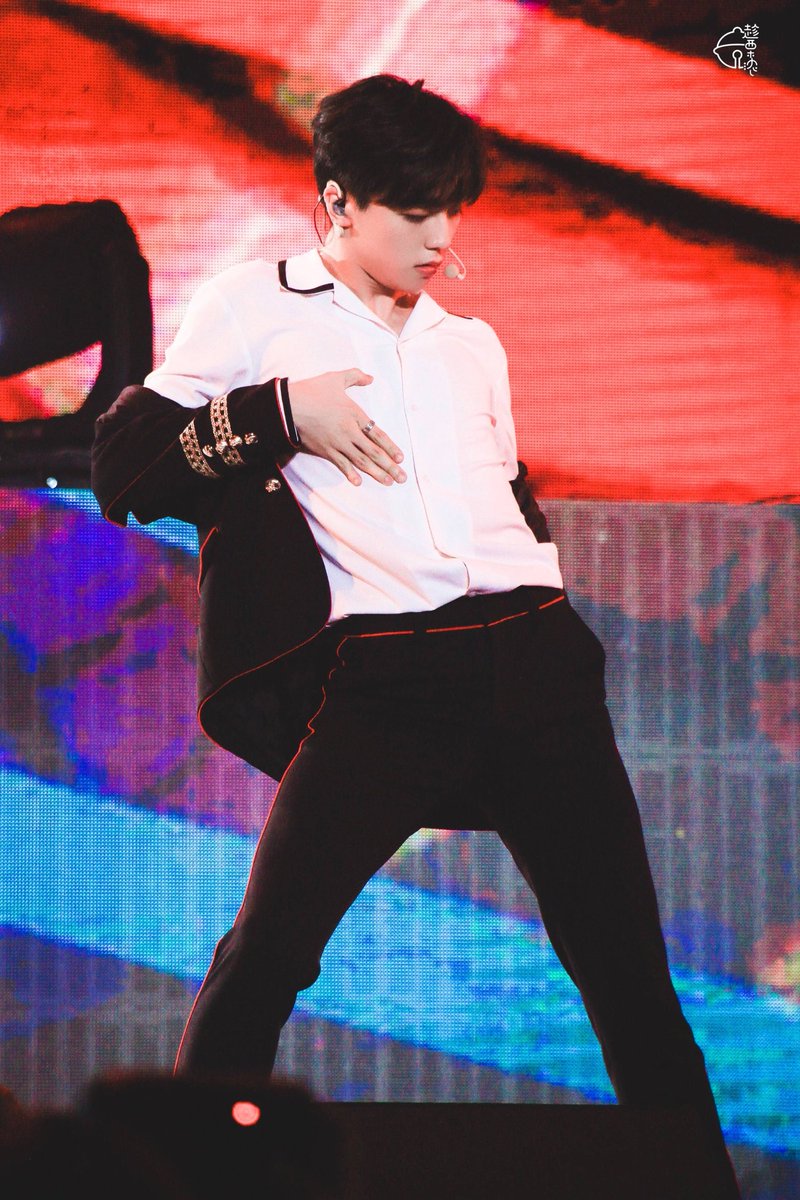 ChenLinongTeam's tweet photo. 180610| #ChenLinong @  THX With Love Fan Meeting in Nanjing Day-2

Cr. 趁栗浓

🔥🔥🔞😂
#THXwithLOVEinNanjing
#ChenLinong @n30201 #NINE
#陈立农 #Ninepercent #陈立農 #百分之九少年 @NINEPERCENT_IC #百分之九 https://t.co/frepbM84eY