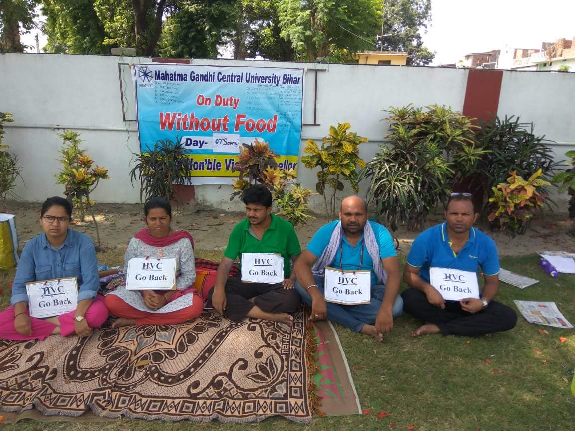 MGCUSU's tweet photo. MGCU Teachers' Struggle : Day - 7, On Duty Without Food , while dharna enters 12th day.
Mr Vice Chancellor, Oppression is your privilege and struggle is our right !
Dr Bhanu Pratap Singh
Dr Pankaj Kumar Singh
Dr Pratibha Singh
Ms Sweta
Dr Shashikant Ray #SaveMGCUB #VC_Go_Back https://t.co/7823U5yamh