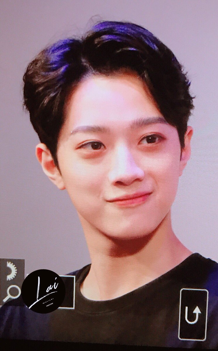 wulilai's tweet photo. #라이관린 #賴冠霖 180610 광화문 팬싸 프리뷰 https://t.co/R7nDisudDq