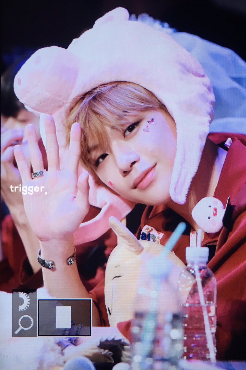 trigger_1210's tweet photo. 180610 💕이뿌니 맘이 넘넘 이뻐💕 #KangDaniel #워너원 #WANNAONE https://t.co/JKzGCmngGD