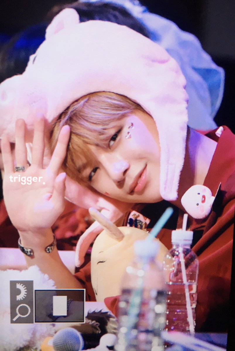 trigger_1210's tweet photo. 180610 💕이뿌니 맘이 넘넘 이뻐💕 #KangDaniel #워너원 #WANNAONE https://t.co/JKzGCmngGD