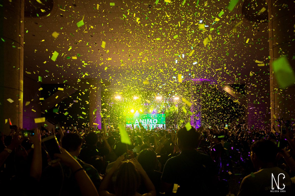 sentinnnel's tweet photo. Having @sponge_cola w/ @yaelyraz perform in @DLSUUnivWeek was such a great way to end #UnivWeek2018!!!πππ https://t.co/EpGt2AsPgJ