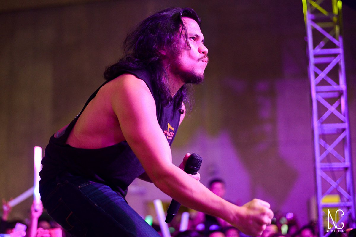sentinnnel's tweet photo. Having @sponge_cola w/ @yaelyraz perform in @DLSUUnivWeek was such a great way to end #UnivWeek2018!!!πππ https://t.co/EpGt2AsPgJ