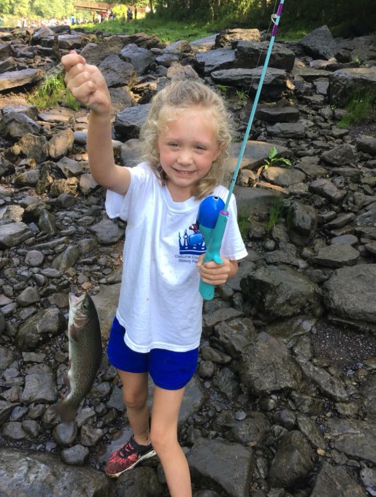 dakotafarms's tweet photo. Officer Coats daughter caught her first and second fish ever yesterday! She may be hooked!! #GameWardens #littlegirlsfishing #FishArkansas #FishNatural @ARGameandFish https://t.co/Jpa2F5yvry