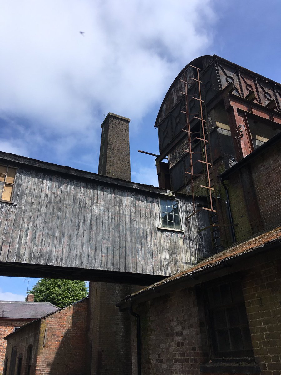 ehwscott's tweet photo. Found out today during #OFS18 that Wonder Woman was filmed in the Victorian farm buildings at Luton Hoo Farm. https://t.co/7b9rDIzxQO