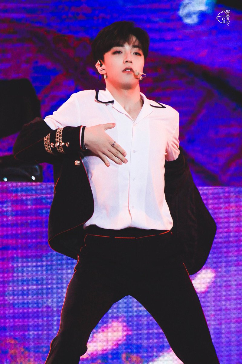 ChenLinongTeam's tweet photo. 180610| #ChenLinong @  THX With Love Fan Meeting in Nanjing Day-2

Cr. 趁栗浓

🔥🔥🔞😂
#THXwithLOVEinNanjing
#ChenLinong @n30201 #NINE
#陈立农 #Ninepercent #陈立農 #百分之九少年 @NINEPERCENT_IC #百分之九 https://t.co/GVNnAdHc21