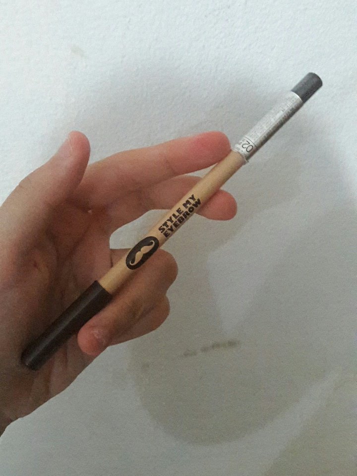 jwonowon's tweet photo. @coughmedy @womanfeeds Aku the face shop ini black brown no. 02 wkwk -sender https://t.co/4UwUpAHzLJ