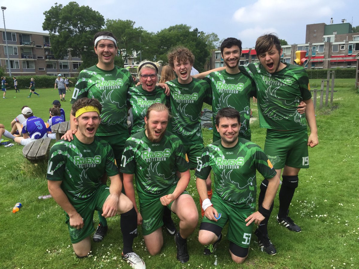 Dit zijn ze: de kersverse landskampioenen uit 010: de Ravens! #zwerkbal #Quidditch #HarryPotter ⁦<a href="/RTV_Rijnmond/">Rijnmond</a>⁩
