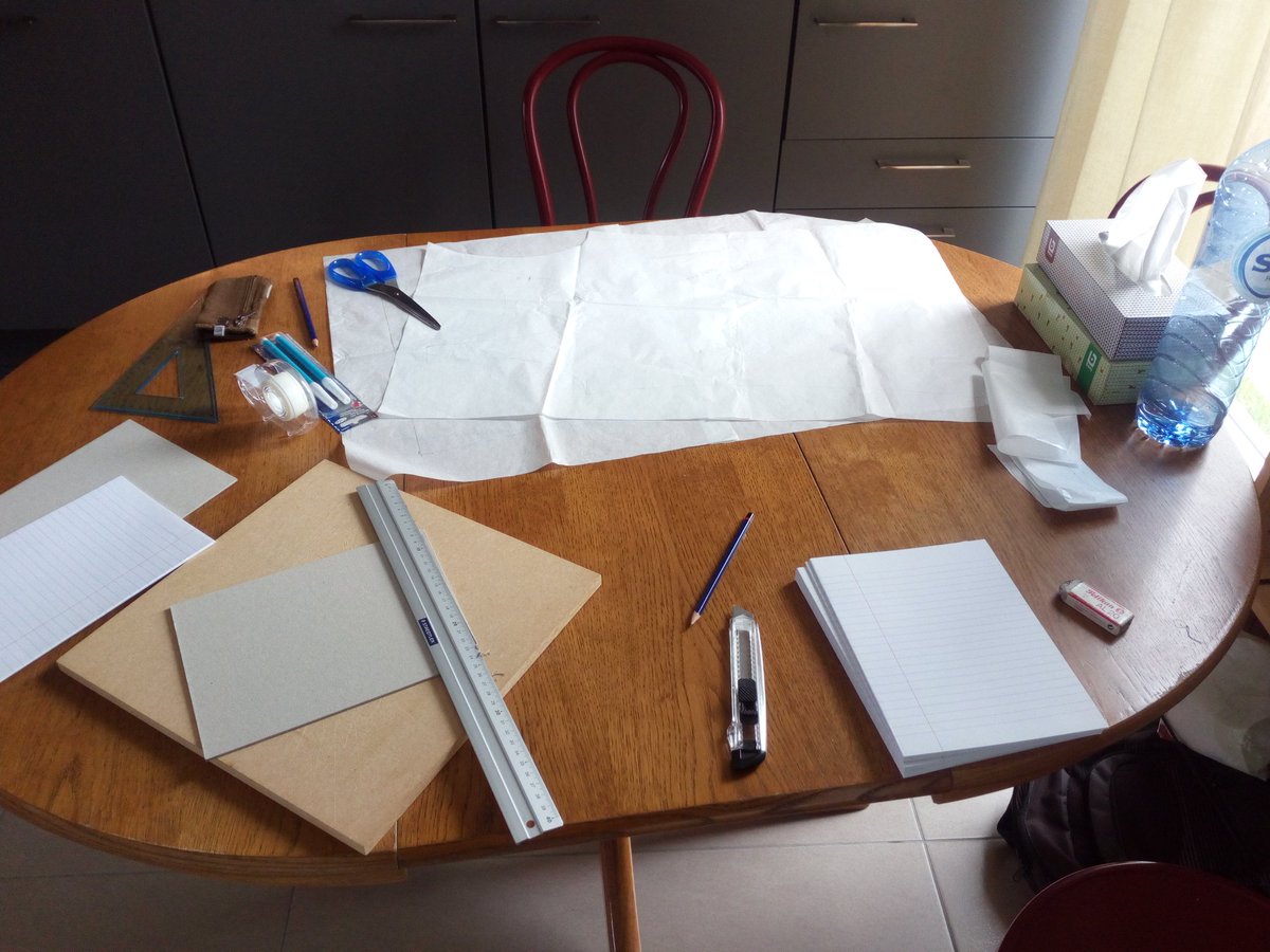 danglinghearts's tweet image. Afternoon of crafting. #bookbinding and #tshirtmaking