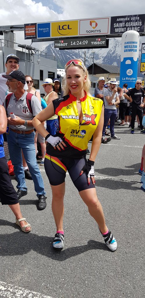 Waiting for the pro peloton @more_milf #Dauphiné #LeBettex #PornPeleton #PornPedallersBend  @TeamSky @Lotto_Soudal @VitalConcept_CC @Bahrain_Merida @BORAhansgrohe