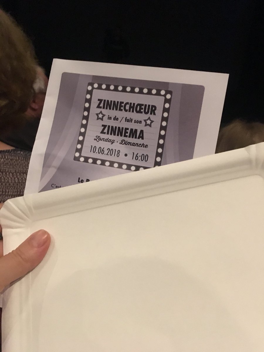 InaDhondt's tweet image. Nein, gibt keine #Bockwurst für alle. #Fächer weil Konzertsaal zu  heiss. #Belgiansolutions