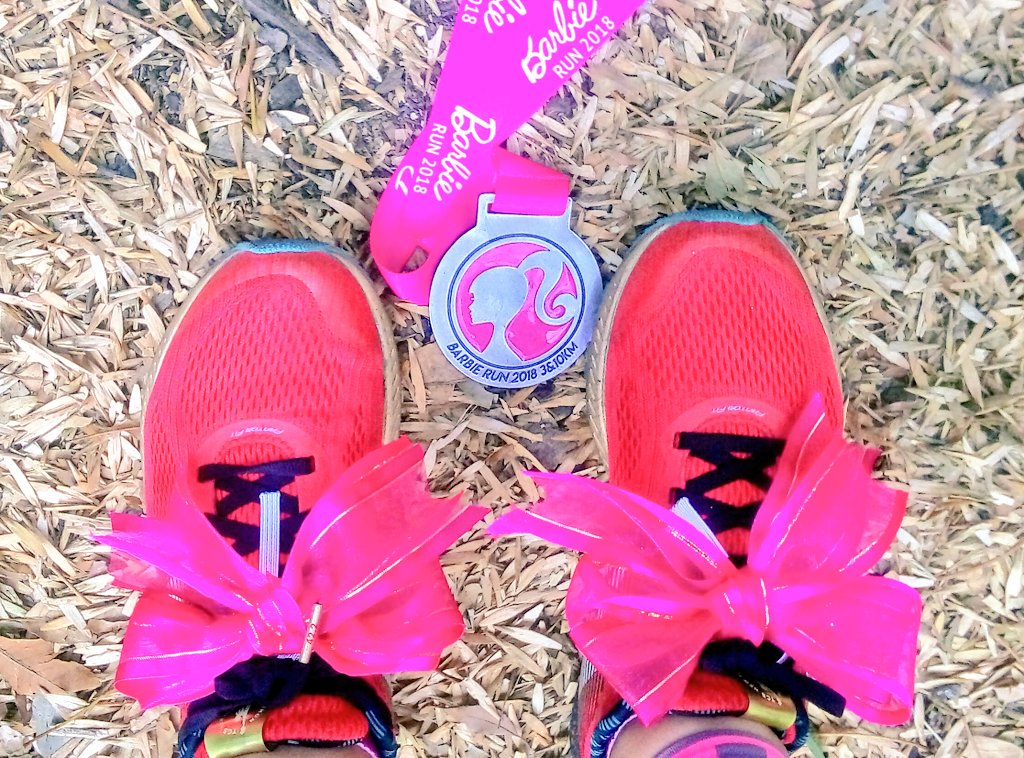 Mujeresdcarrera's tweet photo. #BarbieRun2018 Celebrando un domingo como nos gusta...corriendo las carreras y una medalla! #Barbie #CorreConEmoción https://t.co/42fK4I56Ci