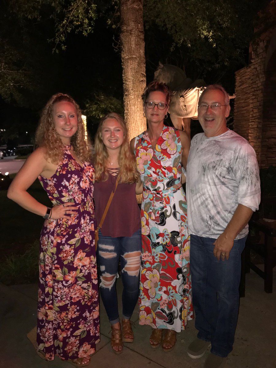ShawnRWF's tweet photo. Great Birthday dinner with my wonderful family!❤️ https://t.co/ol3kUEPRmx