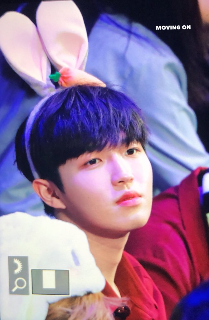 Movingon0527's tweet photo. 180610 #김재환 핫트랙 인간 🐰 https://t.co/ea4RtUVhH5