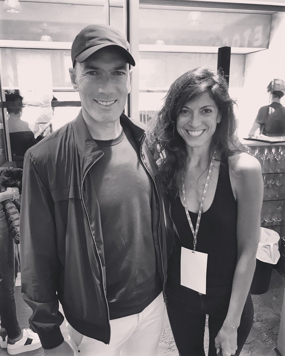 axelletess's tweet photo. On n’a pas parlé du match d’hier par contre;)
Avec le GOAT #Zidane ;) #Legende  @rolandgarros #Finale #TeamBleus🇫🇷 https://t.co/XL7UKCZo9s