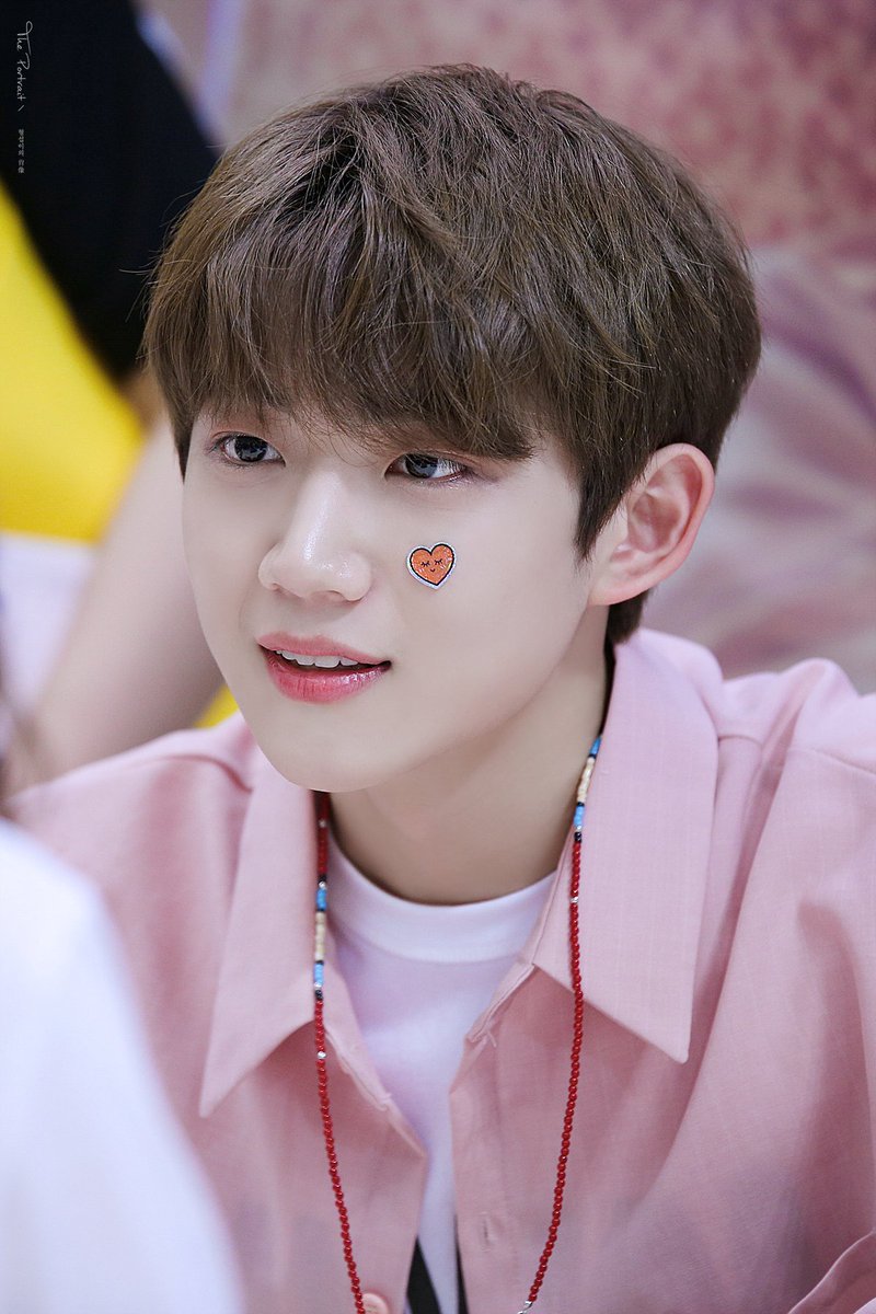 portrait809's tweet photo. [180526 대구팬싸 HQ]
내가 느낀 이 사랑을 세상 모든 사람들에게 주고 싶다고 생각할 정도의 사랑을 주는. 
항상 고마워 형섭아❤

#안형섭 #형섭 #HYEONGSEOP #安炯燮
#꿈으로물들다 #너에게물들어
#대구팬싸인회 https://t.co/oZNpk4jtis