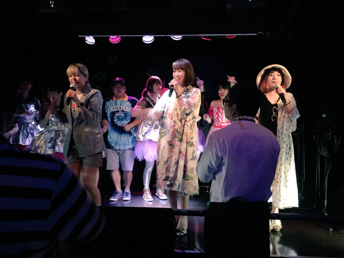 suzuko_urasaki's tweet photo. #あやまんJAPAN ユース・pussy3の、
フェラチ王女ちゃんのライブに、応援に行ってきました💚
※写真��最前でパンツかぶったおじさん越しw
マンコール(アンコール)では、あやまんJAPANさんが登場して、
ポイポイポイポポイポイポピーを歌い🎤
盛り上がってたよ☺️✨
お疲れ様でした❣️
#pussy3 https://t.co/qQFrKEu4ls