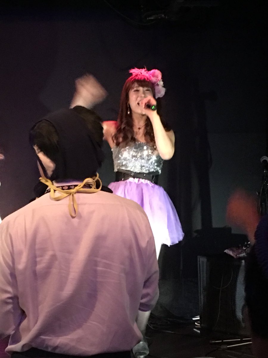 suzuko_urasaki's tweet photo. #あやまんJAPAN ユース・pussy3の、
フェラチ王女ちゃんのライブに、応援に行ってきました💚
※写真��最前でパンツかぶったおじさん越しw
マンコール(アンコール)では、あやまんJAPANさんが登場して、
ポイポイポイポポイポイポピーを歌い🎤
盛り上がってたよ☺️✨
お疲れ様でした❣️
#pussy3 https://t.co/qQFrKEu4ls