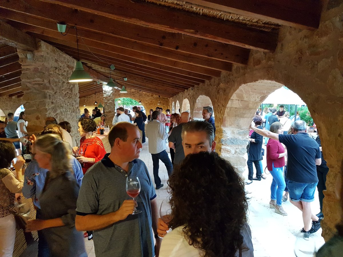BodegasLeopoldo's tweet photo. Un evento muy interesante celebrado en la poblacion de #jesuspobre #pinkparty representando el vino rosado de @FINCA_COLLADO en un histórico #riurau https://t.co/0lyWrB3O0x