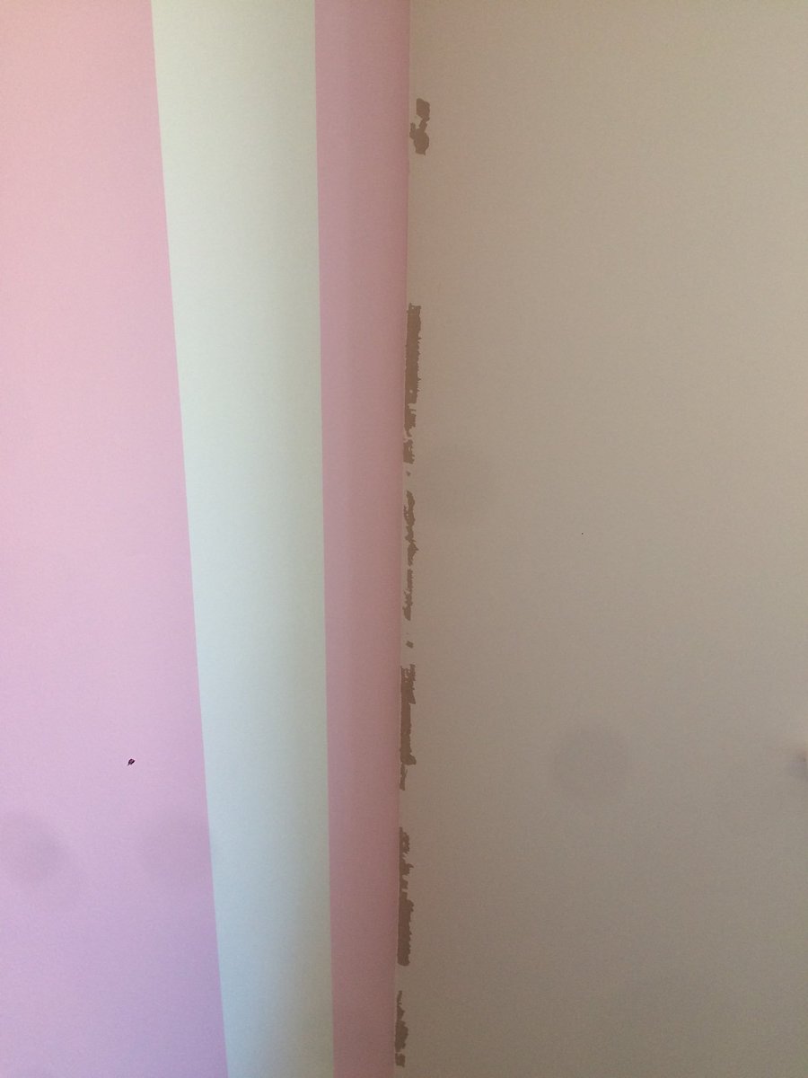 pazza_26's tweet photo. Bemused as to why I can see bare plaster? Then annoyed I have to get round other trades bodge jobs @PH_Contact https://t.co/9JAfbKjcv0