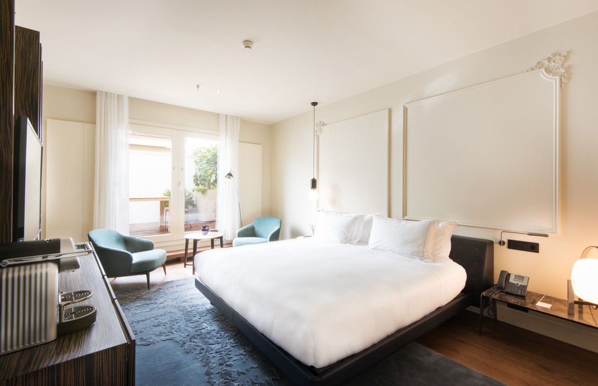 With cutting-edge furnishings framing traditional, marble-encased interiors of a onetime 19th-century palace, @MercerSevilla boasts a triumphant marriage of old meets new bit.ly/2JK2mSu #luxuryhotel #hotelgoals