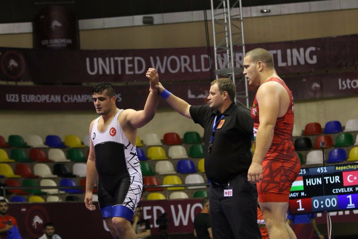 WEUChamp2018's tweet photo. U23 Avrupa Güreş Şampiyonası 125 kilogram serbest stil repesaj mücadelesinde Hüseyin Mehmet Civelek, Macar rakibi Mihaly Nagy'i 1-1 sona eren maçın ardından son puanı aldığı için bronz madalya maçına çıkma hakkını elde etti.
@gures_fed @wrestling https://t.co/PwISaPxq8I
