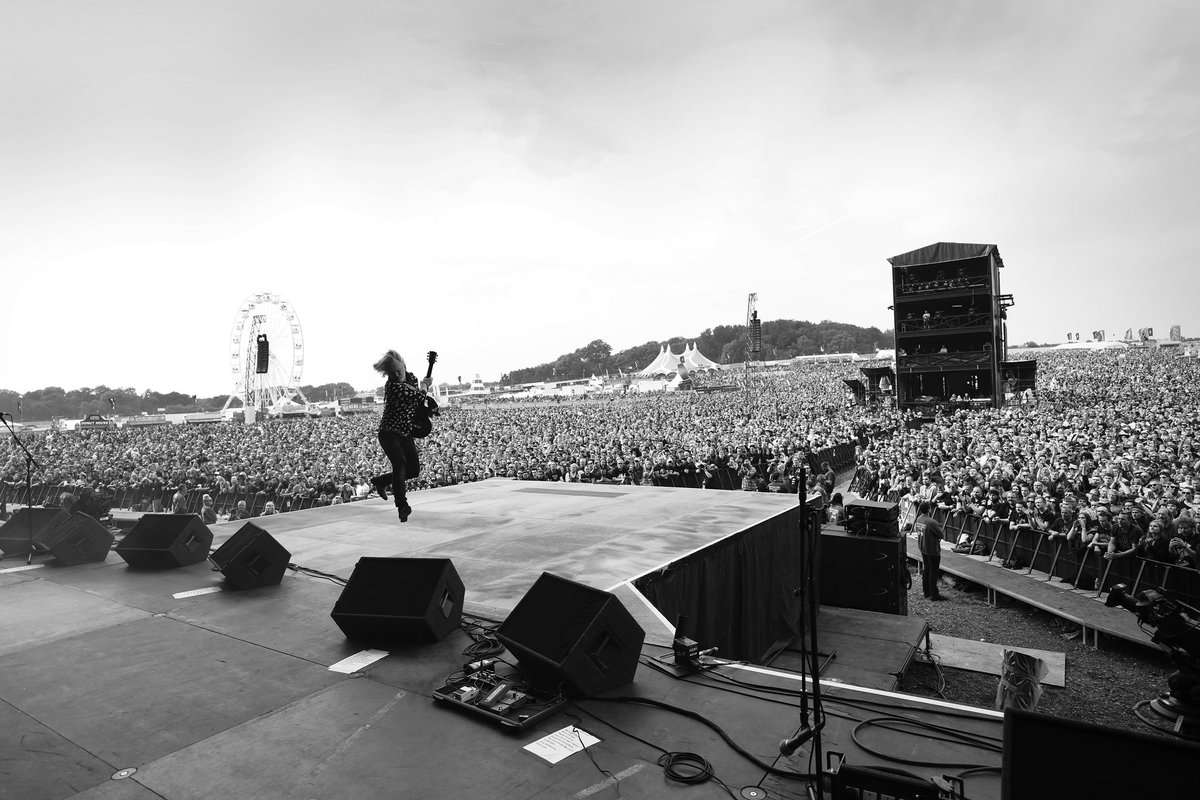 luzmor01's tweet photo. A great afternoon @DownloadFest yesterday. Thanks to everyone there for being a fab audience! This is me about to land! @thundertowers #riverofpain https://t.co/rh4GFRYFYm