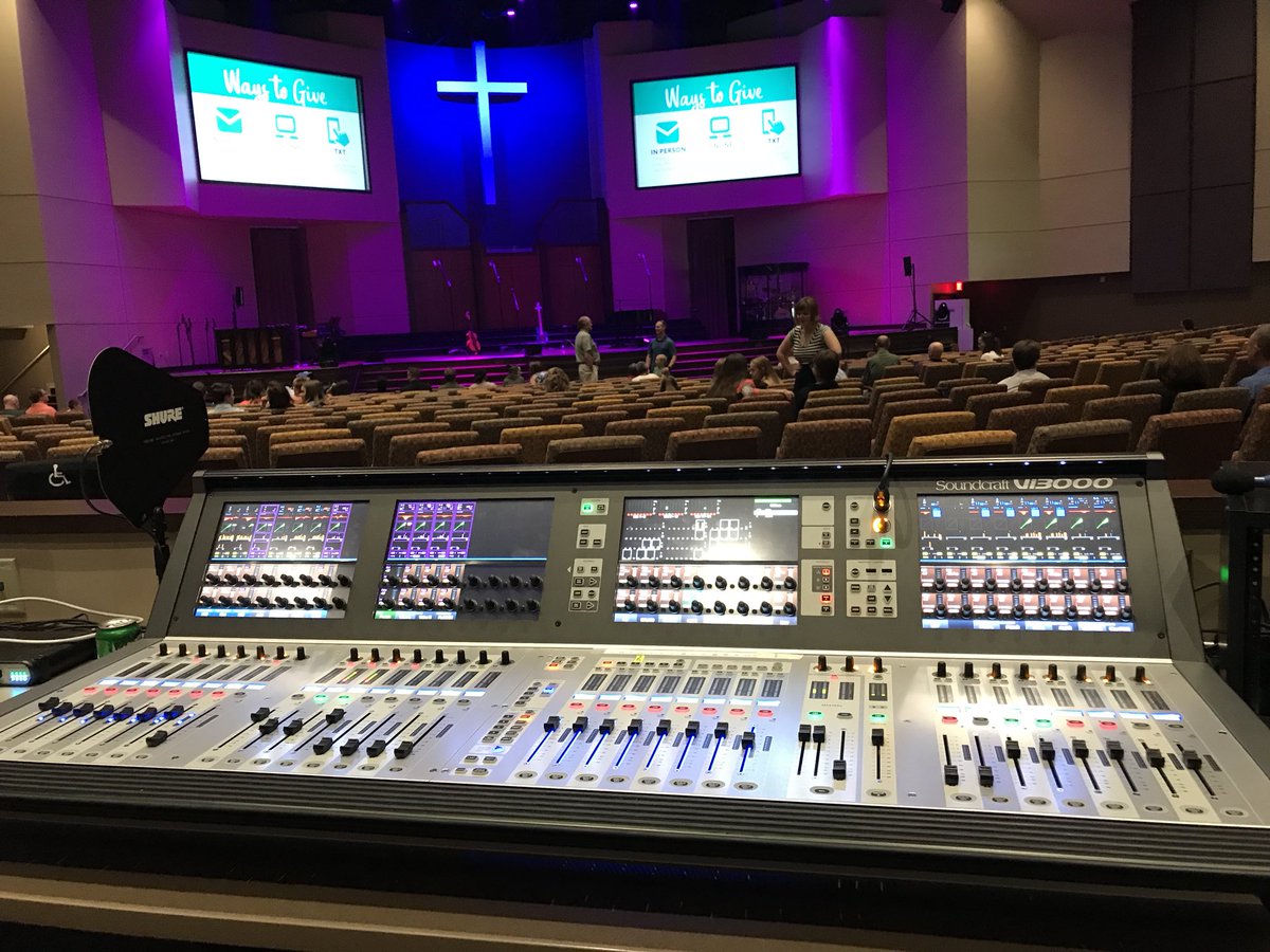 Playing the fader instrument today!
#lordhelpme #therearealotofbuttons