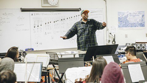 NAfME member “David Byrd helps make Oakland High School whole again: The rebuilt orchestra and jazz programs uplift the entire school.” ow.ly/SKhj30knyMH #musiced
