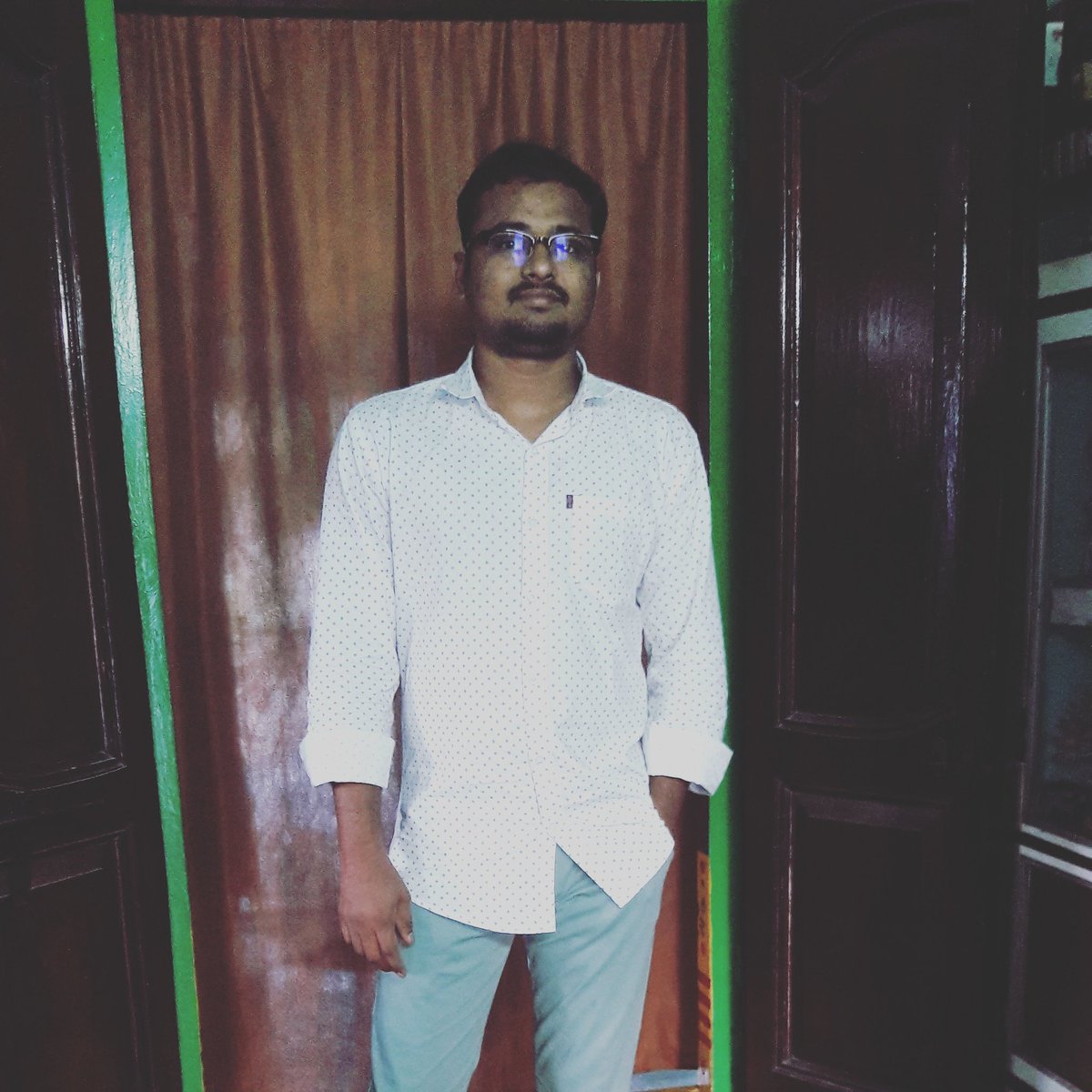 NaveM's tweet photo. Its my birthday pic 
...today im turns 28😍😘😘 https://t.co/8fr11fhCbw
