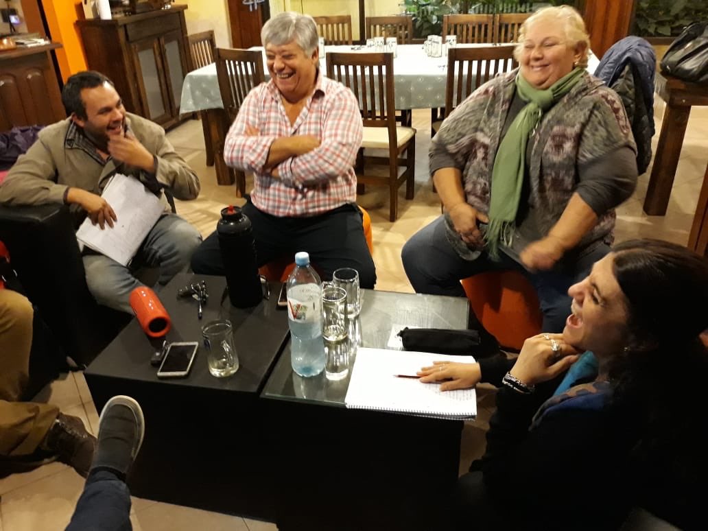 SapucayOficial's tweet photo. SE ACERCAN LAS BUENAS NUEVAS, EL EQUIPO ARTÍSTICO DE SAPUCAY 2019 YA SE REUNIÓ Y SALE HUMO BLANCO

SAPUCAY 2019 ESTÁ MUY CERCA... https://t.co/BSJbdzYoTx
