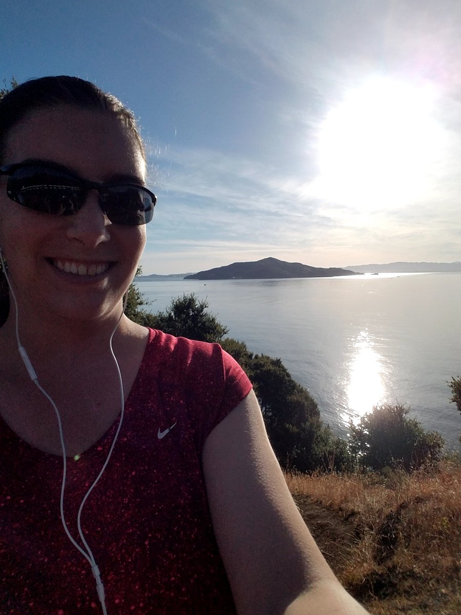 Jdlazo's tweet photo. Getting ready to finally run across the Golden Gate Bridge as part of the #Run415k 15k. Gorgeous, clear weather! https://t.co/8KHXNe3YlF