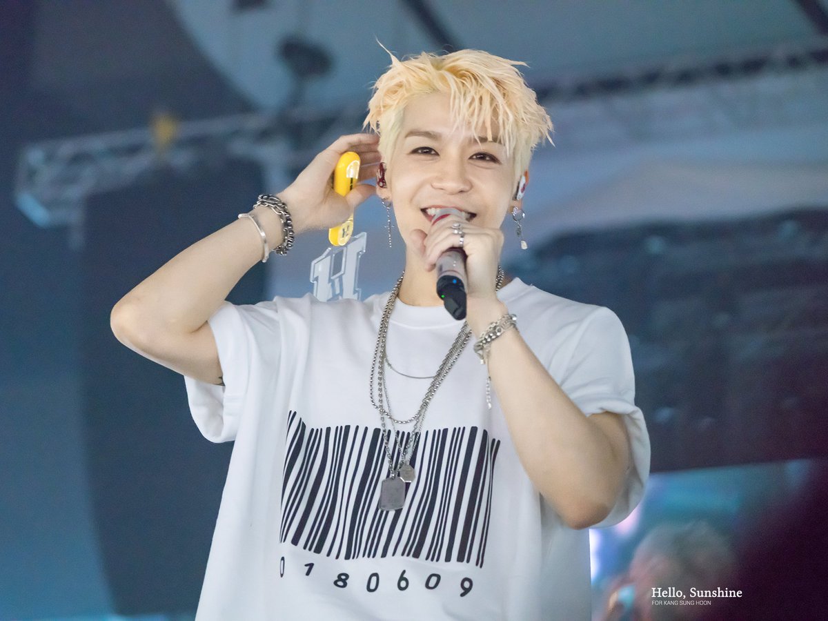 mysunshine_ksh's tweet photo. 180609 THE GENTLE

약간 엇나간 아이컨택...
#강성훈 #kangsunghoon #젝스키스 #THE_GENTLE #더젠틀 https://t.co/9rPbJYrXyv
