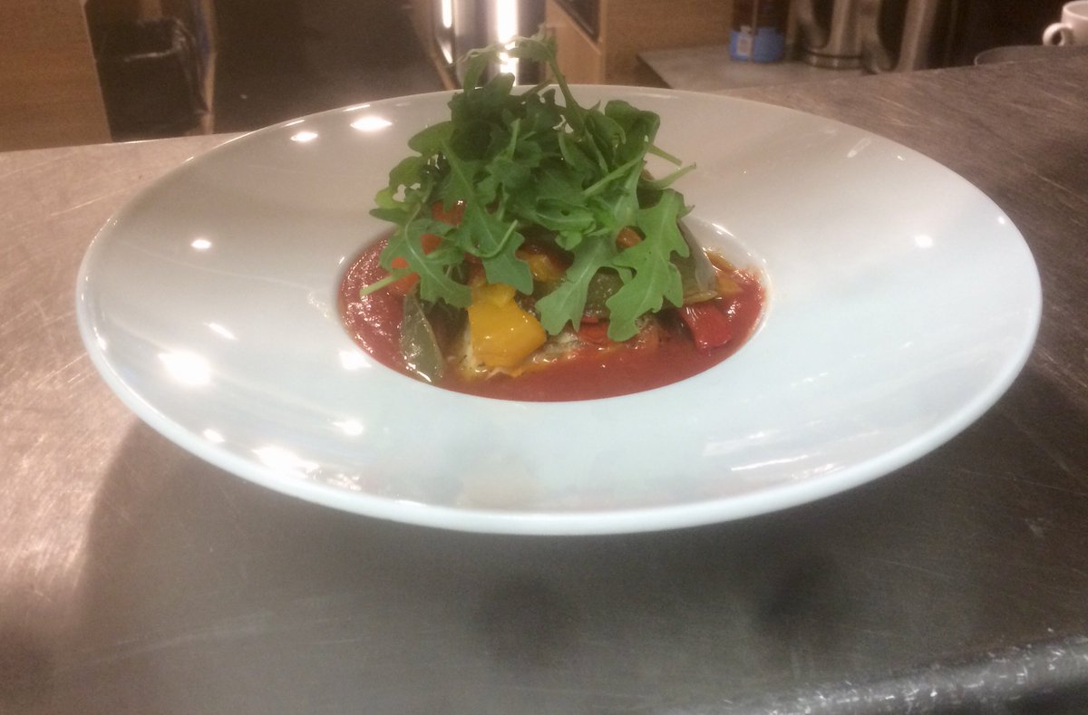 chef_arnaud's tweet photo. salut je suis le chef Arnaud j'ai été diplômé par mérite culinaire par Prosper montagné venez voir mes spécialités après la saison https://t.co/6ax311hAJs