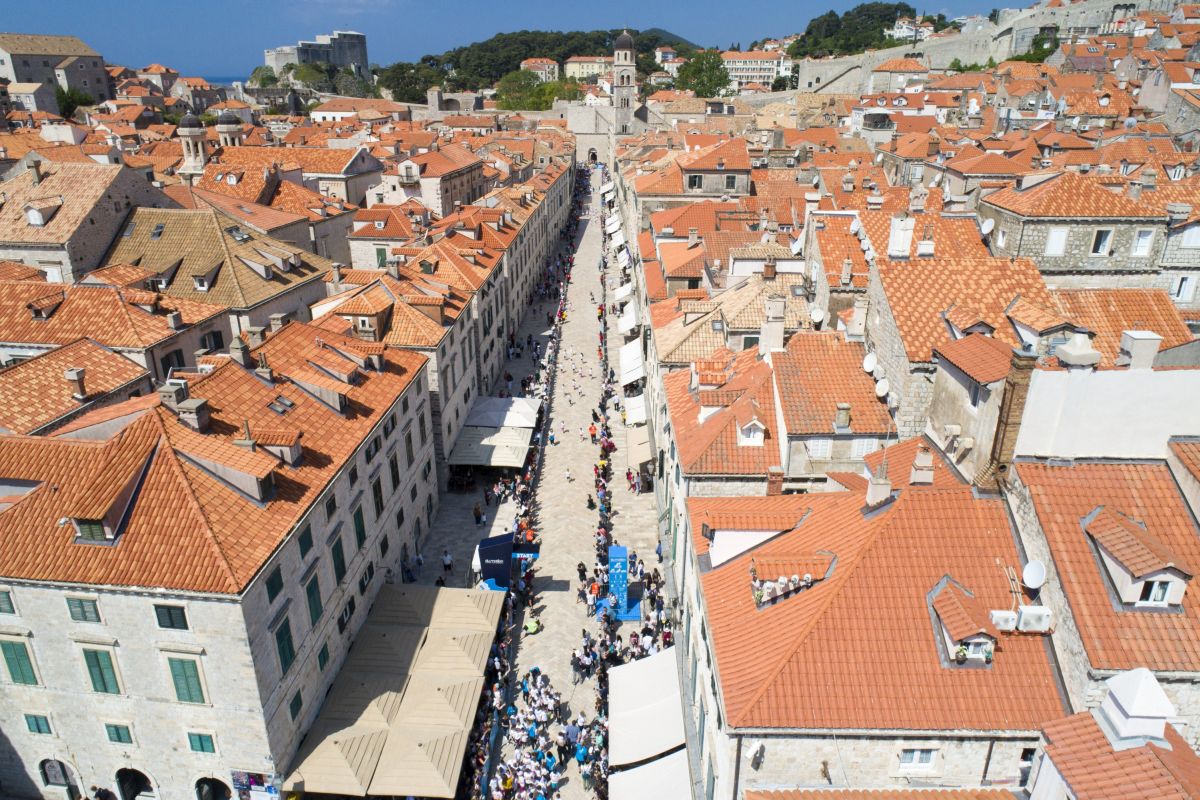 6 weeks since this year's Du Motion. Already...?! 🤔🙂 #Dubrovnik #Stradun #running #halfmarathon #5K #kidsrace #RunTheWall