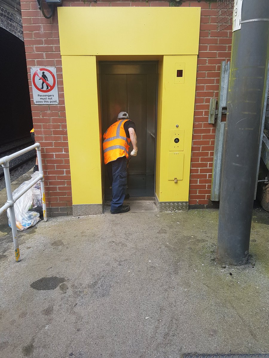 Ianchaz's tweet photo. @MCRMetrolink keeping the Heaton Park stop clear of rubbish #ISSTEAM https://t.co/UClbX4Ce2o
