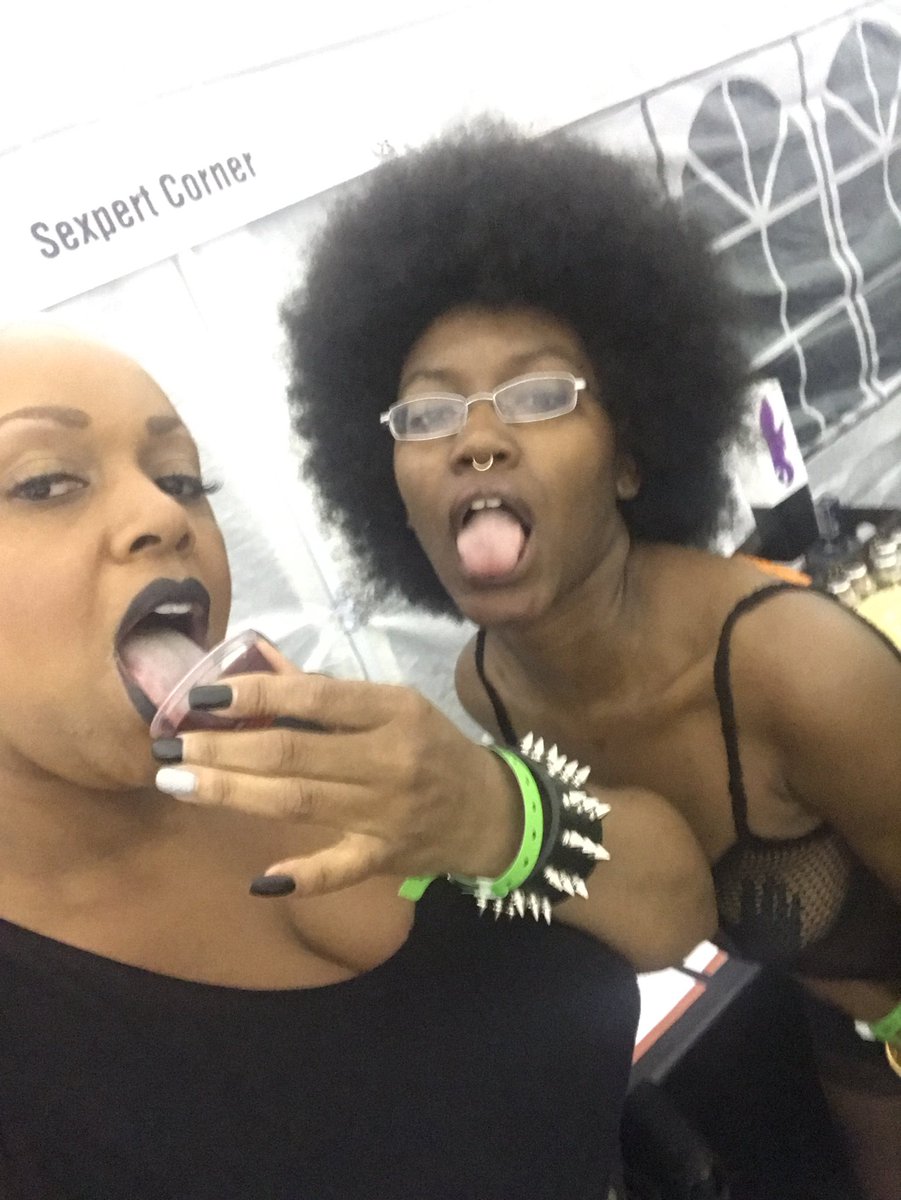 I absolutely love #jelloshots and I got me some in the #sexpertcorner and they were good. Had to resist having more. @EXXXOTICA #chicago #thecaseycarterexperience #caseyatnight #sexualrainbow