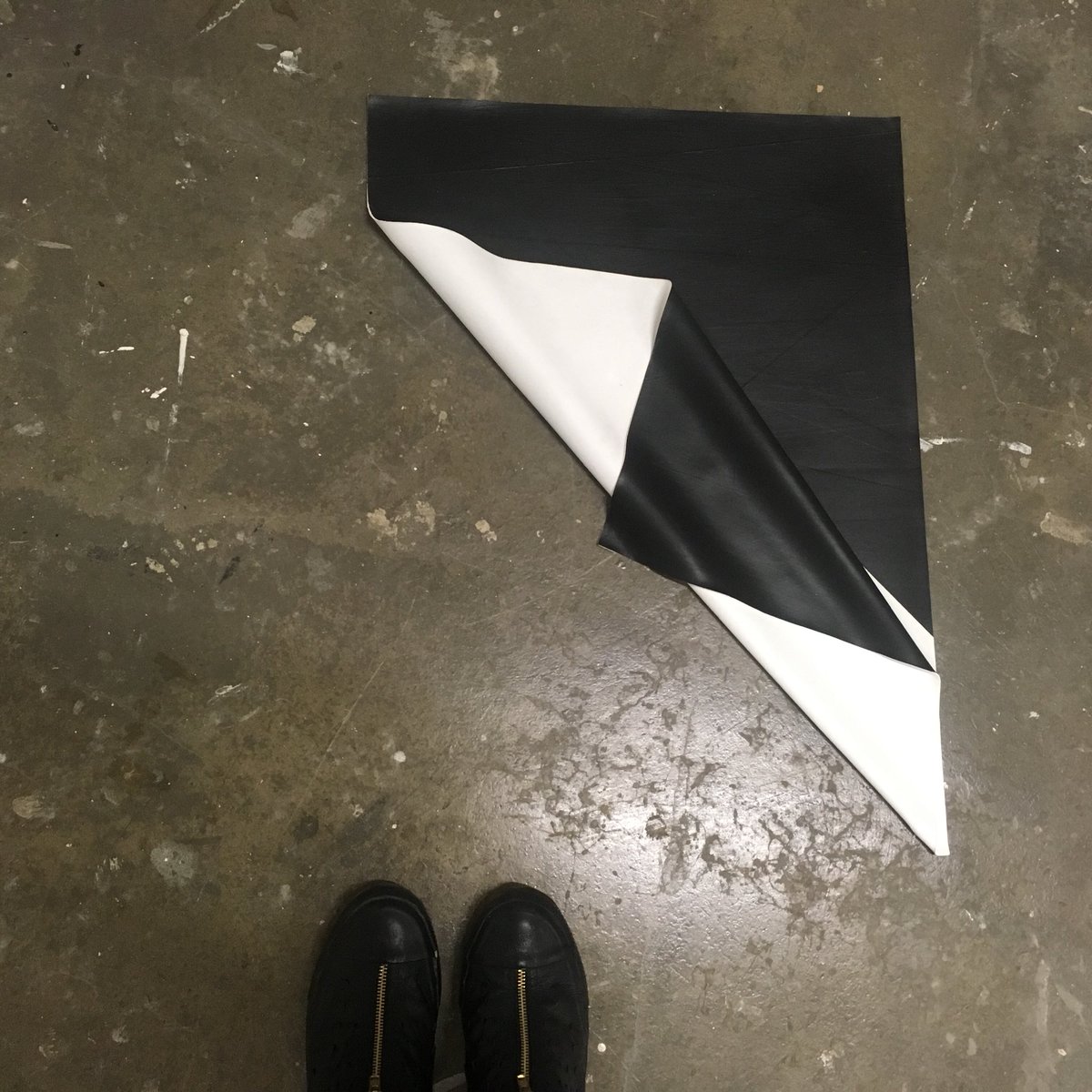 gailfm's tweet photo. Interesting readings and conversations of work  @goldenthreadg ‘After An Act’ with @ColinDarke1. Upclose to analyse layers of reference #visualculture #painting #process #produce #device #materiality #structures #exposed #criticalwriting https://t.co/CnaejkJR5M