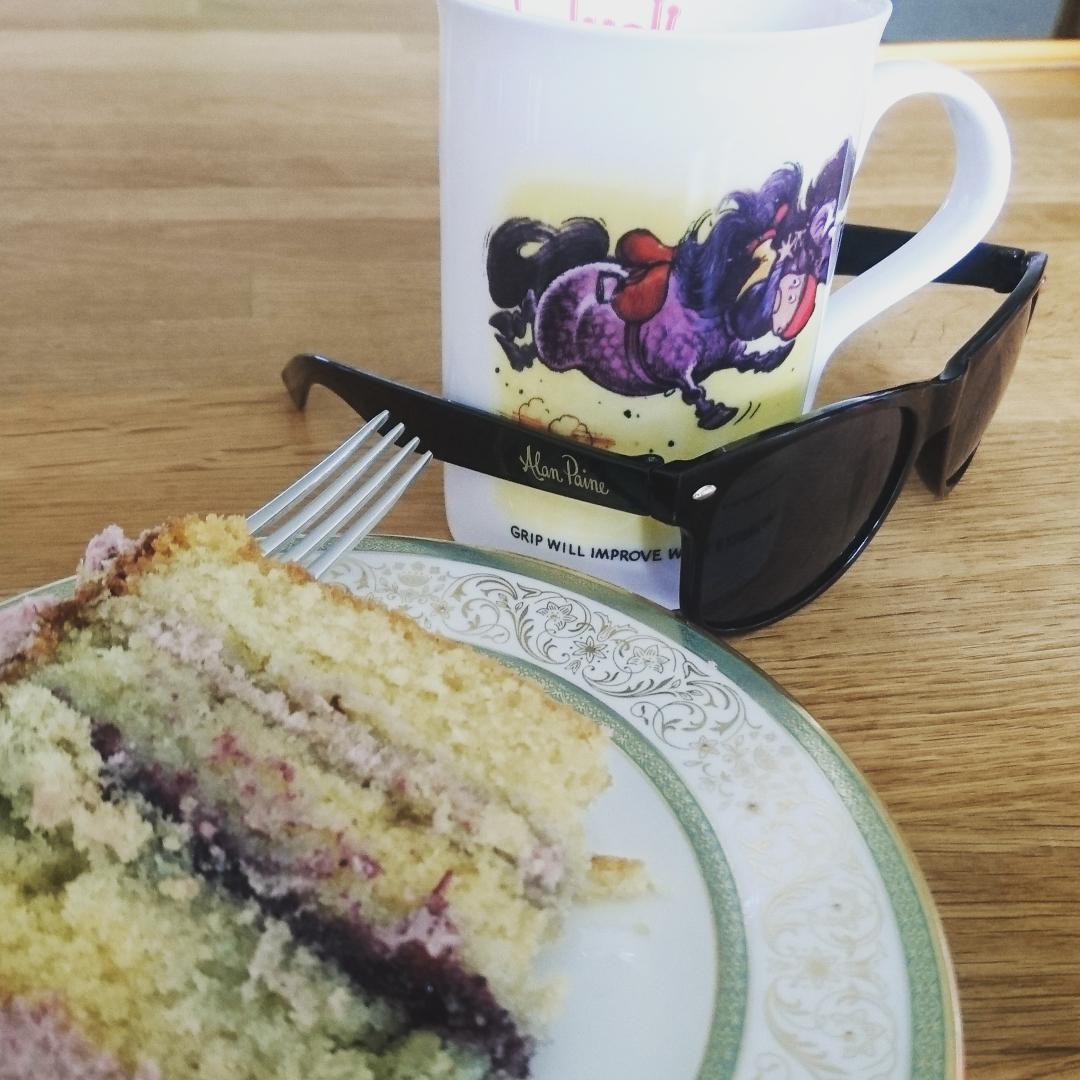 SmallholderMama's tweet photo. ☀ is out here in #yorkshire I'm wearing the @AlanPaine1907 sunnies I got yesterday at #NLSD2018 @ChelseaBunClub  ☀ ☀ https://t.co/qtdXFn0nkU