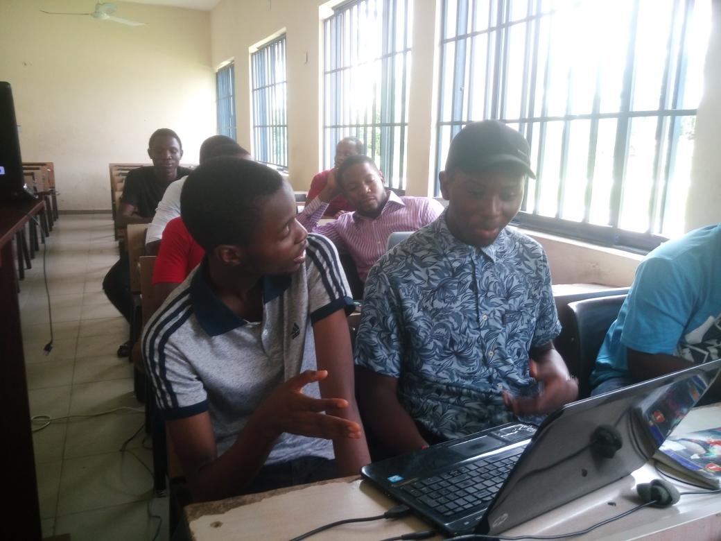 Kutajbaba's tweet photo. One letter from the #Andela TEAM skill acronym -#EPIC evident in the meet-up yesterday #Collaboration. #Andela #ALC3.0 #Alcgoogle #Alcdelta https://t.co/9XRQjsb1Bl